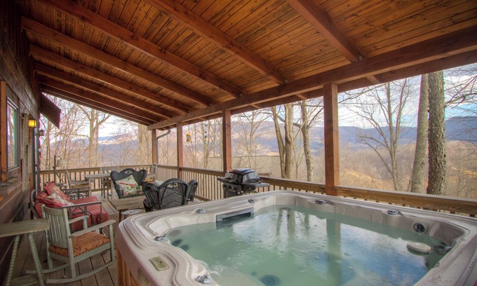 Vilas Cabina | Cabaña de madera que comprueba todas las casillas ... Bañera de hidromasaje, vista, privado, Wifi, ¡Inmaculado!