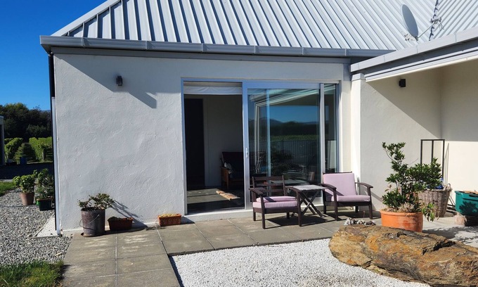 Hawkesbury Apartamento | Hawkesbury Oaks Vineyard accommodation. Quiet apartment surrounded by vines.