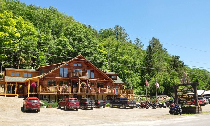 The Forks Cabina | Hawks Nest Lodge And Restaurant