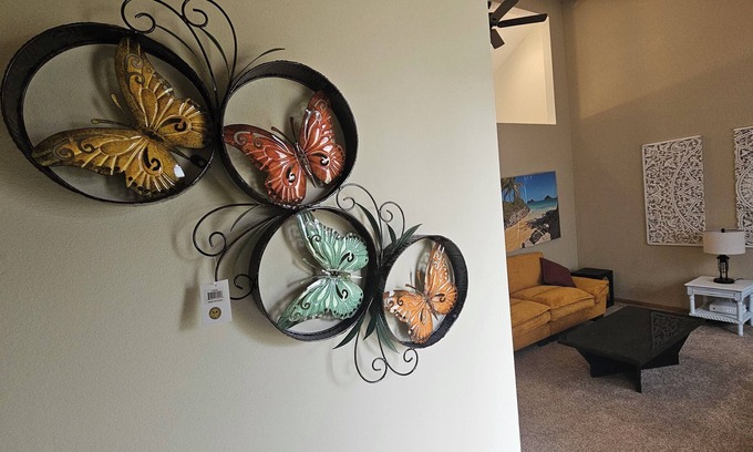West Des Moines Cama Y Desayuno | Hawthorne Hideaway is a Charming 3-bedrm bed & breakfast in West DSM with WiFi