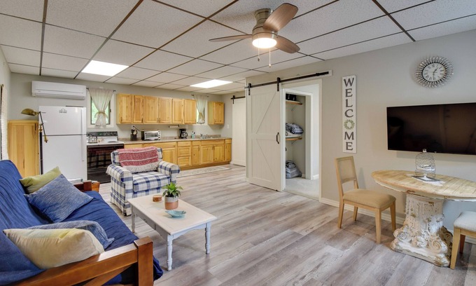 Hayesville Cabaña | Hayesville Cottage On 20-Acre Farm w/ Fish Pond!