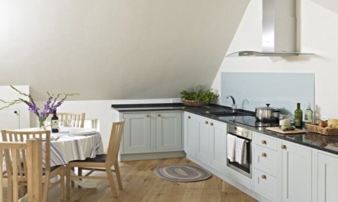 Thatcham Cabaña | Hayloft Cottage,Manor Farm Courtyard Cottages, family friendly, self catered