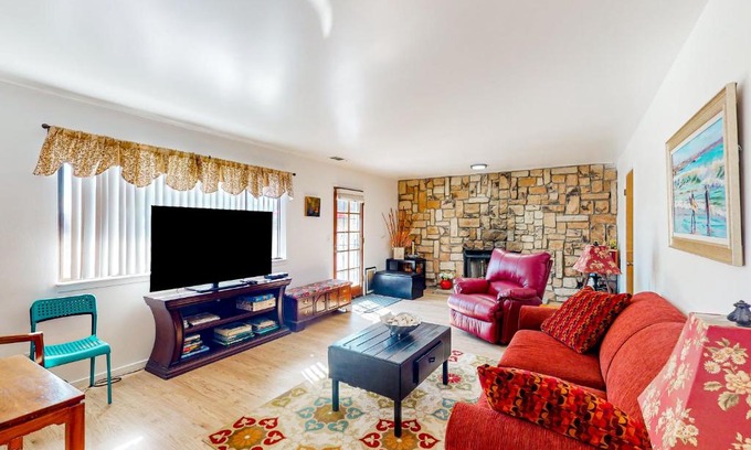 Nipomo Casa | Hazel Eyes