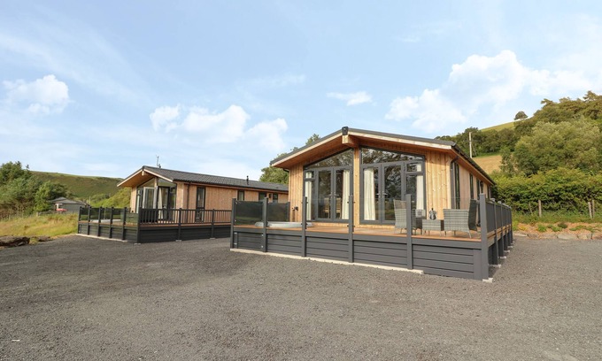 Llangurig Cabaña | HAZEL LODGE, romantic, luxury holiday cottage in Llangurig