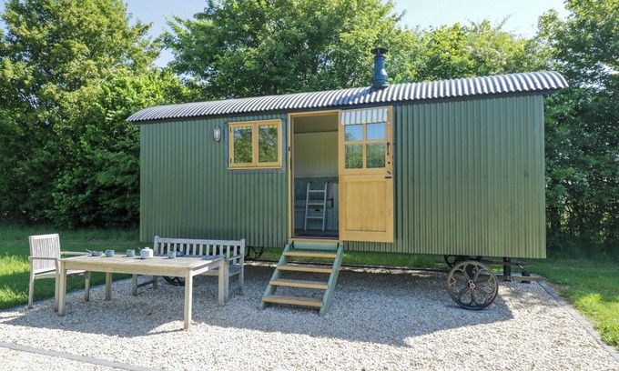 South Leigh Cabaña | HAZEL, with pool in Witney