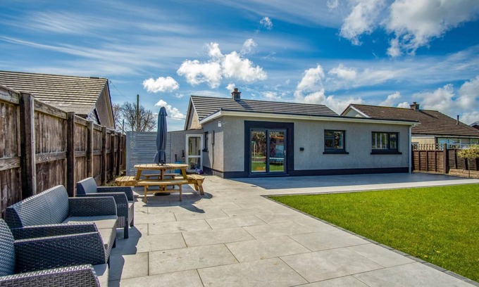 Kilgetty Casa | Hazeley - 3 Bedroom Holiday Home - Begelly