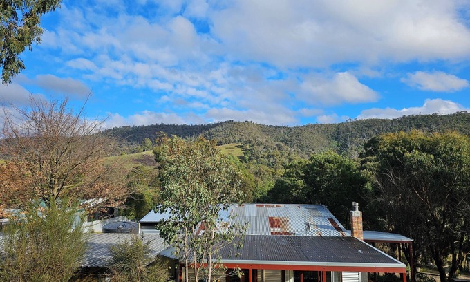 Flowerdale Casa | Hazy Hill Estate, a renovated Miners Cottage, surrounded by nature