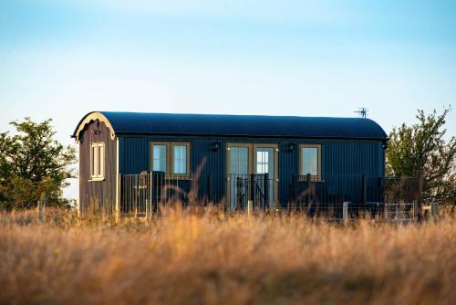 Pentrefelin Cabina | Head For The Hills Glamping - Shepherd's Hut