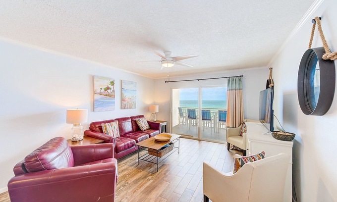 North Redington Beach Apartamento | Hear The Waves! 3/3, Heated Pool & Hot Tub - 305