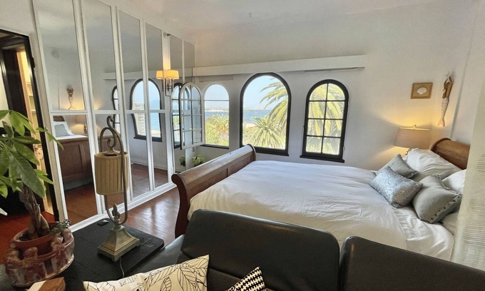 Fort MacArthur Apartamento | Hear The Waves! Walk to the Beach!