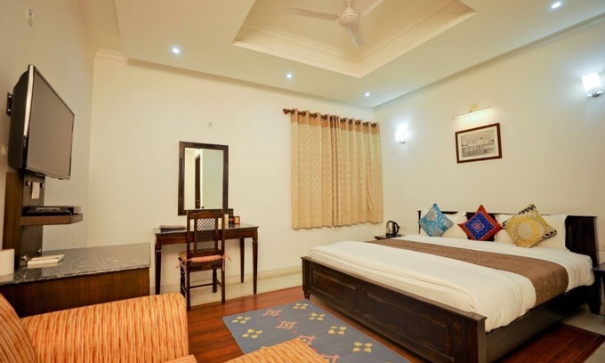 Basai Apartamento | Heart Of Agra with WiFi and AC in Wise Villa Agra