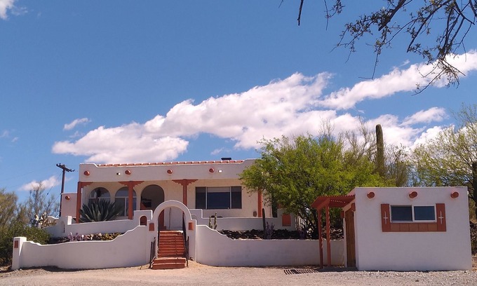 Village Vista Casa | CORAZÓN de Cave Creek * CAMINATA al centro de la ciudad * Casa PRIVADA, piscina privada *