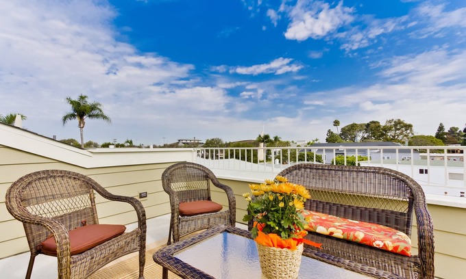 Coronado Casa | Retiro del corazón del pueblo