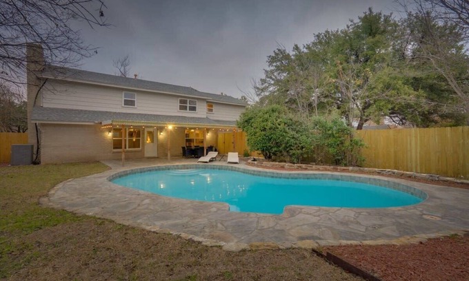 Dallas Casa | Heart of Dallas - Mansion with Backyard Pool Oasis