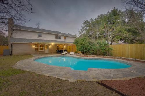 Dallas Casa | Heart of Dallas - Mansion with Backyard Pool Oasis
