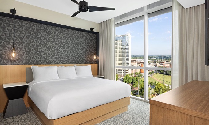 Downtown Atlanta Complejo | Heart of Downtown Atlanta Resort with Pool & Bar