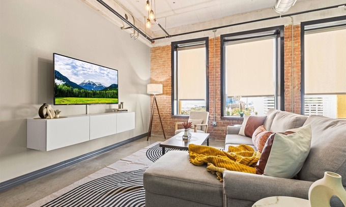 Downtown Dallas Apartamento | Heart of Downtown Dallas: 2BR 2 BA City View APT