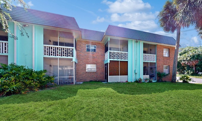 Eustis Apartamento | Heart of downtown with a Lake-Front Views, Dog-Friendly