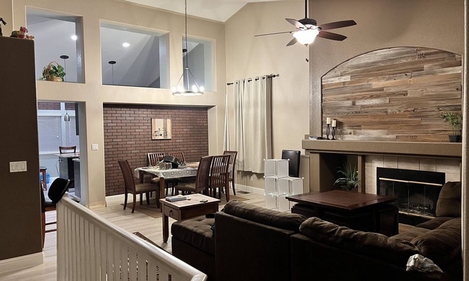 Folsom Casa | Heart of Folsom - Large house with game room