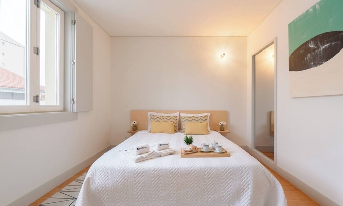 Guimaraes Apartamento | HostWise - Heart of Guimarães Studio 06