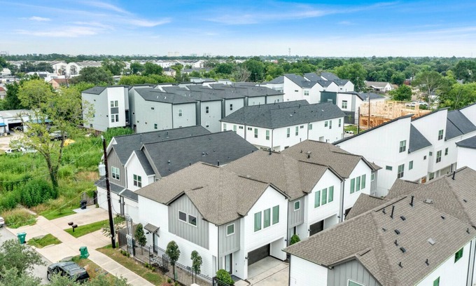OST - South Union Casa | Heart of Houston Retreat Family Townhome by Museums & Parks