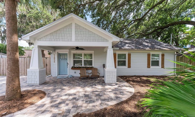 Sandalwood Casa | Heart of JAX New Built Bungalow 4BR Cozy Retreat! Mins to Beaches & Town Center!