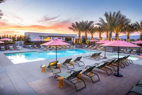 North Hollywood Apartamento | Heart of North Hollywood 2 bed Apt FREE parking, hot tub, pool, gym