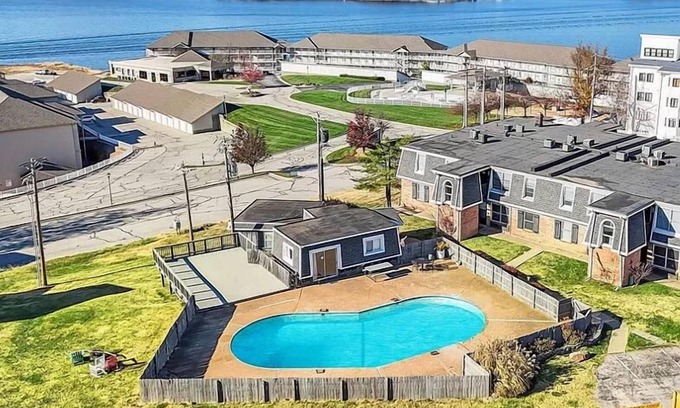 Osage Beach Condominio | Heart of Osage Beach w the Best view of the lake down the main channel 4 miles