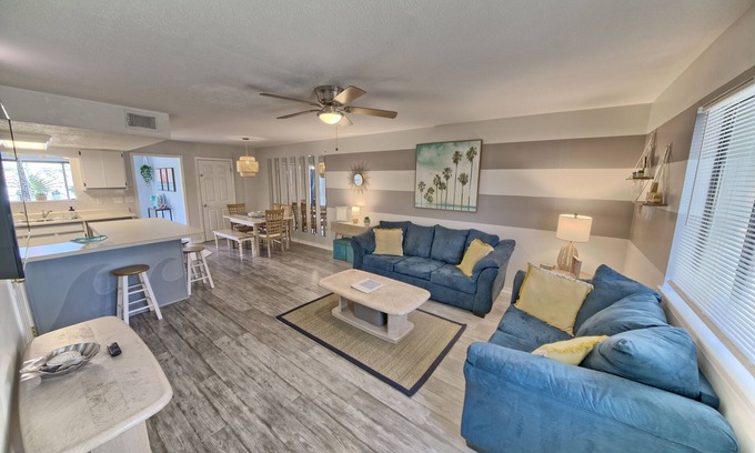 Panama City Beach Casa | Heart of PCB! 7 min Walk to Beach, Steps to Pool & Mini Golf!