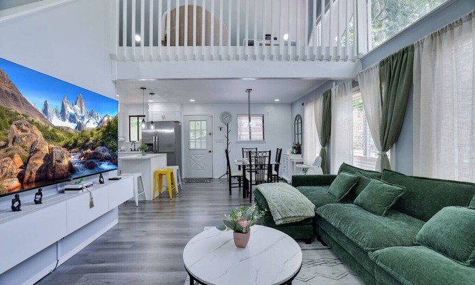 Tobyhanna Casa | Luxury Modern 3BR Pocono Home Near All Attractions