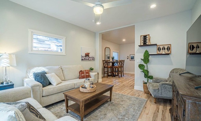 Downtown Sacramento Apartamento | Heart of SacTown: Hip Midtown Retreat