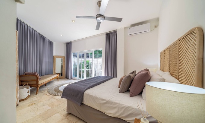Petitenget Apartamento | Heart of Seminyak 2 bed 2 bath 2 pools super quiet. Walk to Seminyak beach