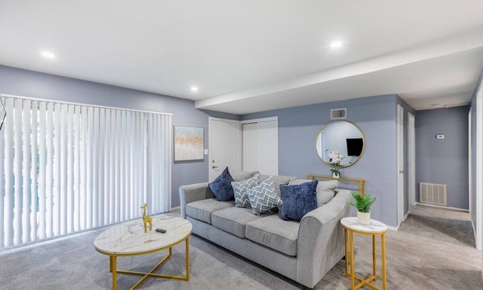 Towson Apartamento | Heart of Towson *Parking*Gym*Pool*Gym*Smart TV
