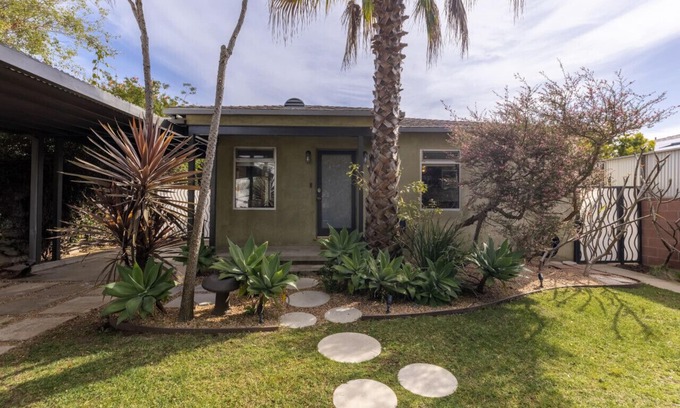 Venice Casa | Heart of Venice Designer Home Near Abbot Kinney