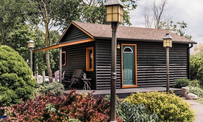 Bellevue Cabina | Riverview cabin w/ pickleball court
