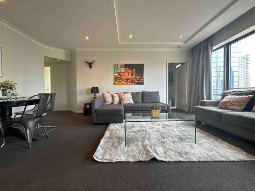 Chinatown Apartamento | HeartCBD LUX Top Floor 2 Bedroom/Pool/Spa/GYM