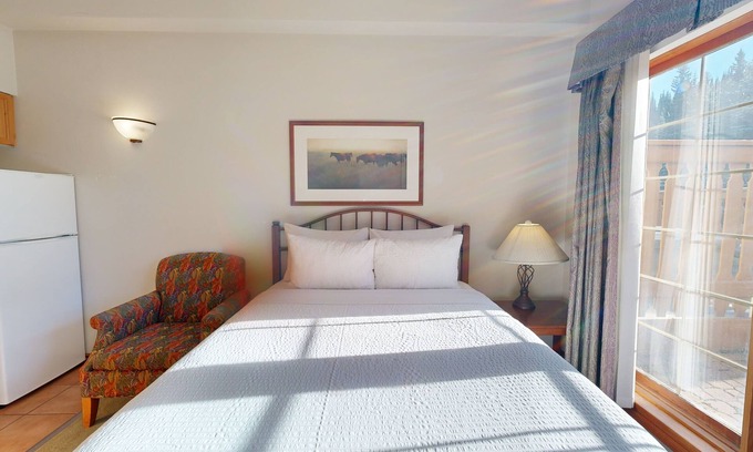Sun Peaks Hotel | Hearthstone Lodge #201