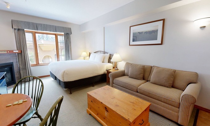 Sun Peaks Hotel | Hearthstone Lodge #214