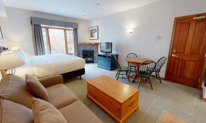 Sun Peaks Hotel | Hearthstone Lodge #216