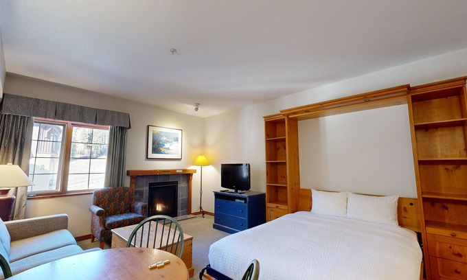 Sun Peaks Hotel | Hearthstone Lodge #422