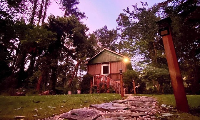 Skyland Casa | Heartwood Cottage | Tiny Home Retreat + Biltmore Pass | 10min to Asheville