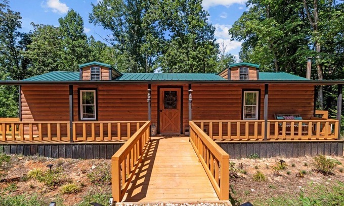 Primm Springs Cabina | Heartwood Hideaway- Charming cabin with Trails, Creek, and Starry Nights