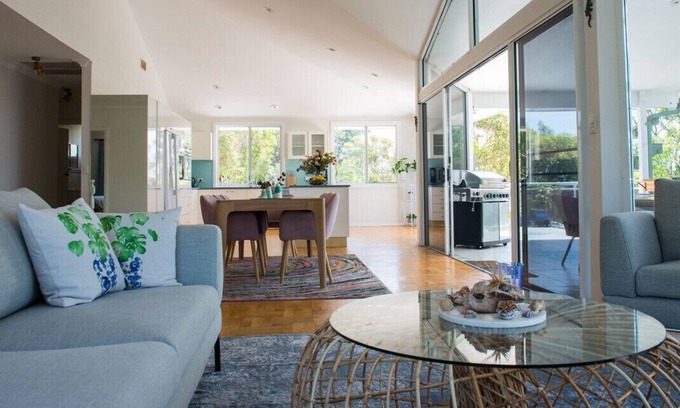 North Narrabeen Casa | Retreat between the ocean and the bush with a 17m heated indoor pool and sauna