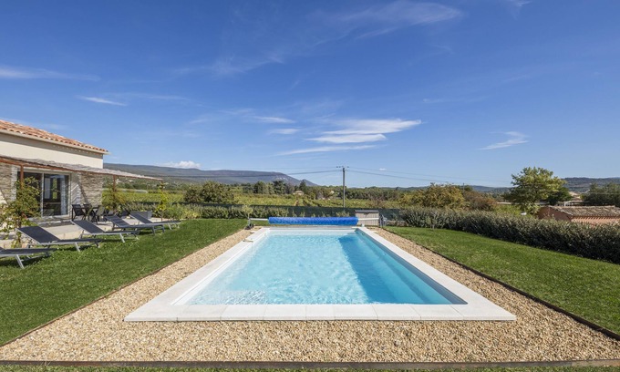 Saint-Saturnin-les-Apt Villa | Heated pool villa