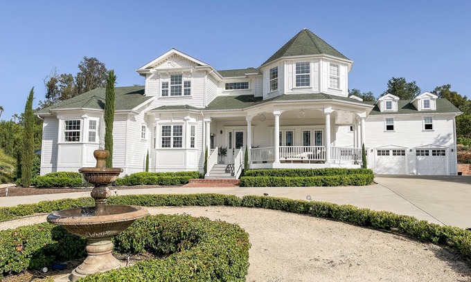 Fallbrook Casa | Heated Pool 40' Waterslide, Spa, Sauna, 5Beds 5Baths