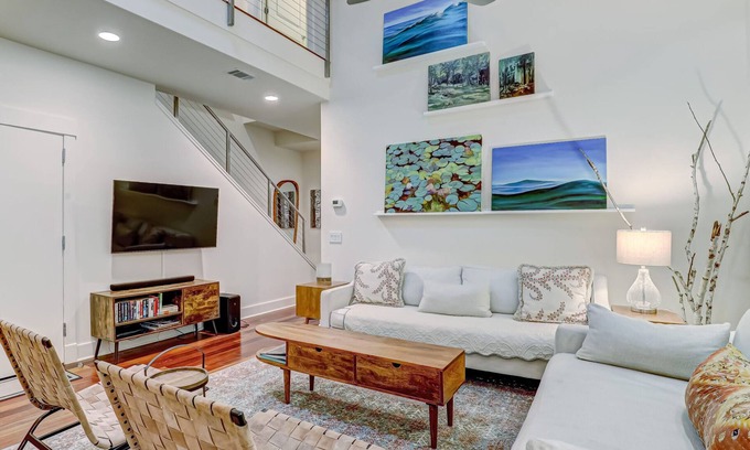 Historic Downtown Savannah Casa | Heated Pool Access Flex Cancelation