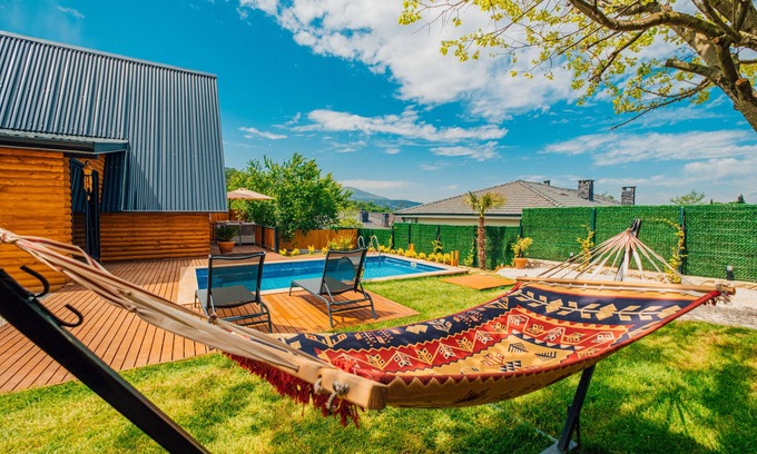 Yanik Casa | Heated Pool and Jacuzzi Bungalow