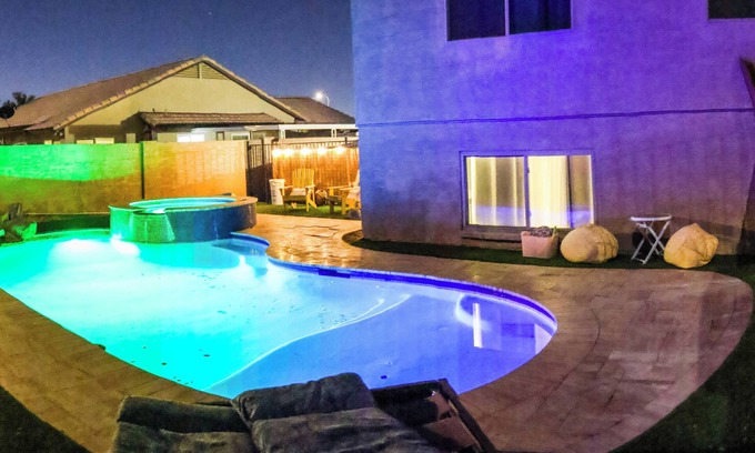 Peoria Casa | Heated pool and jacuzzi Ten minutes from cardinals/State Farm stadium westgate