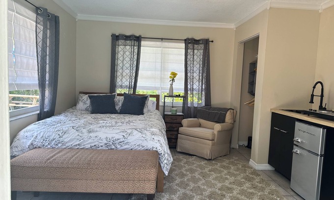 North Port Casa | Heated Pool - Backyard Privacy- Camping in the Suburbs- 25 min. to the beach