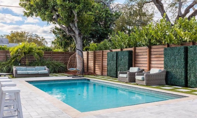 Victoria Park Casa | Heated Pool & BBQ | Olas Villa by RoveTravel
